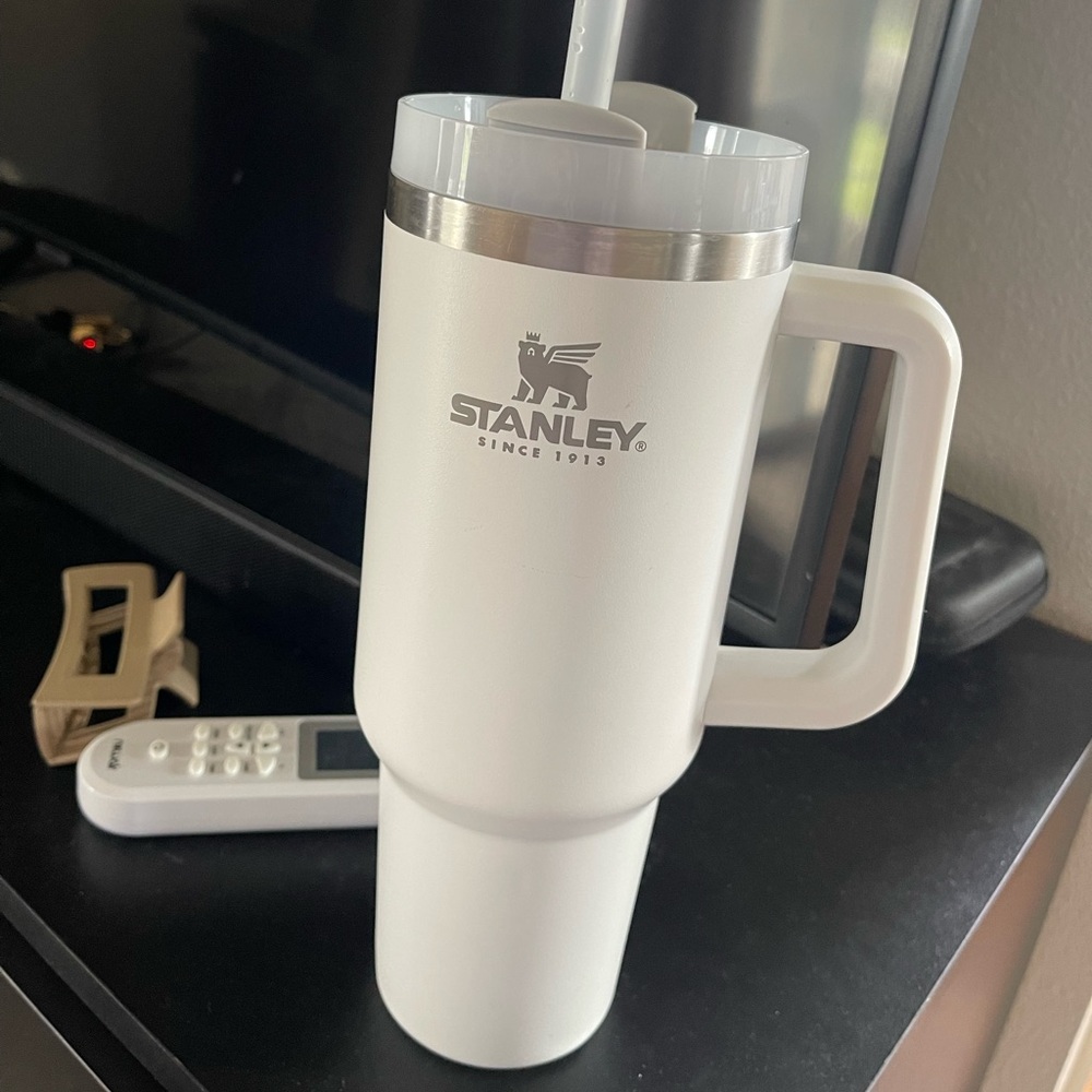Stanley Cup + 2 Lids and 2 Straws